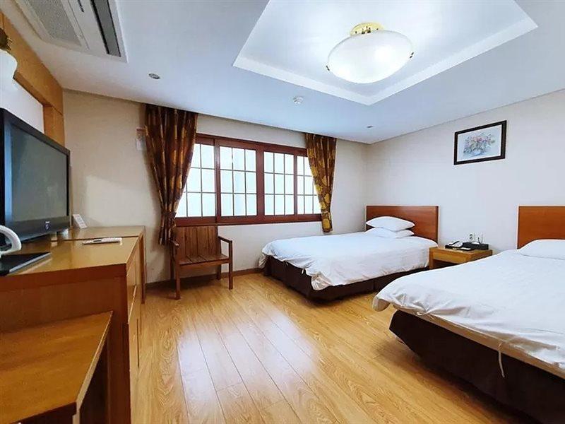 Jeju Parkside Tourist Hotel Eksteriør bilde